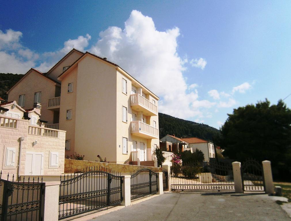 Sun House Apartments Бол Экстерьер фото