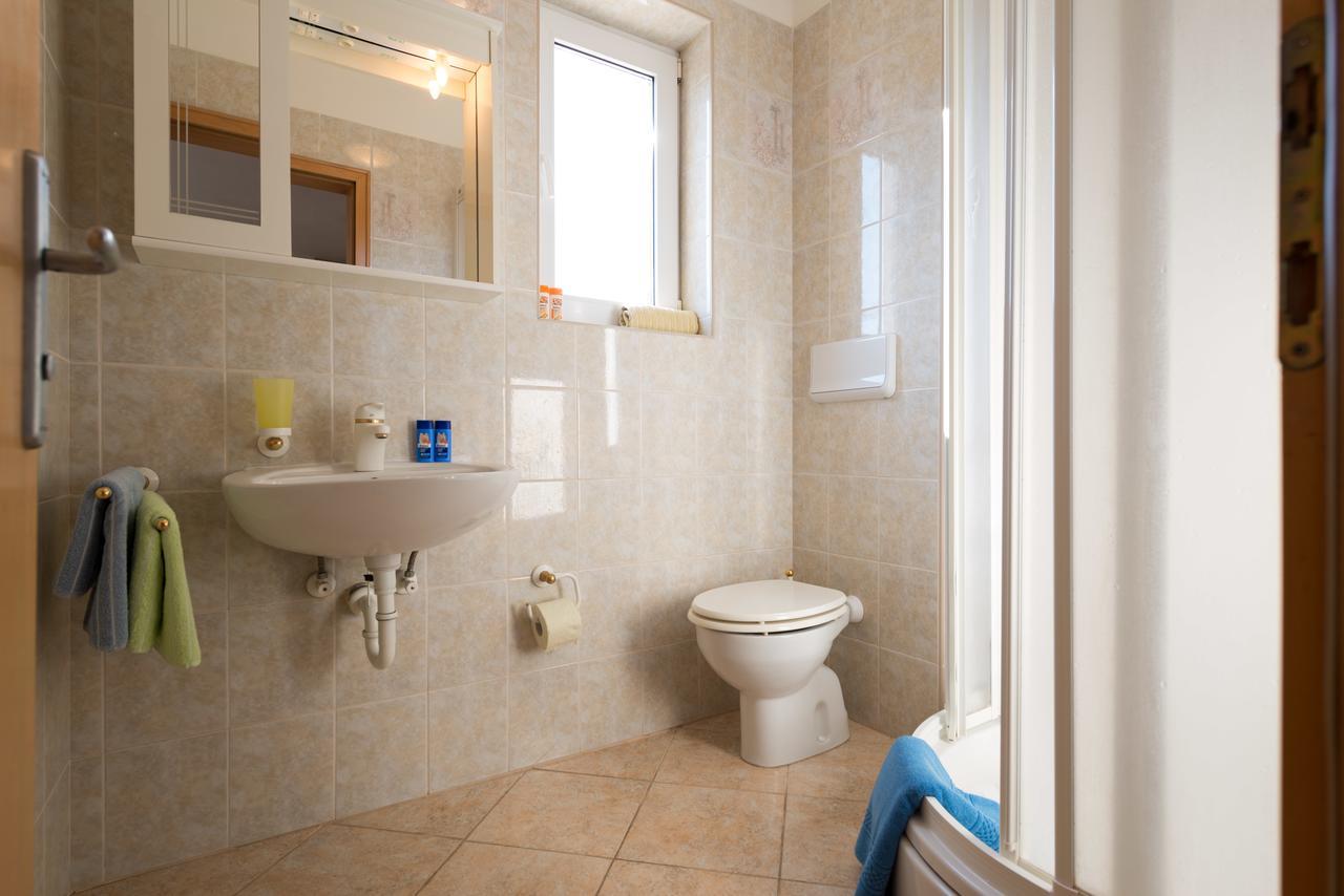 Sun House Apartments Бол Экстерьер фото
