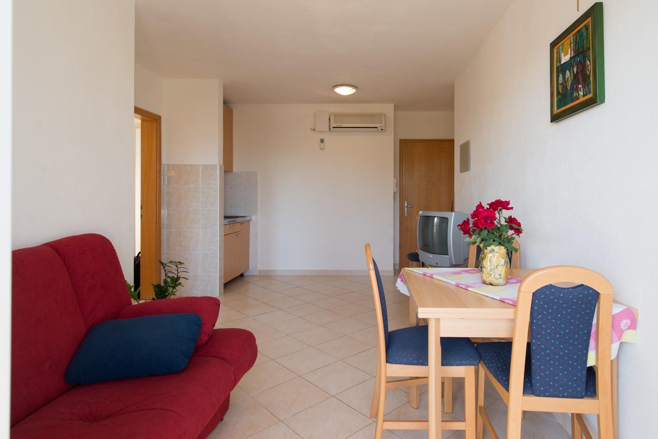 Sun House Apartments Бол Экстерьер фото