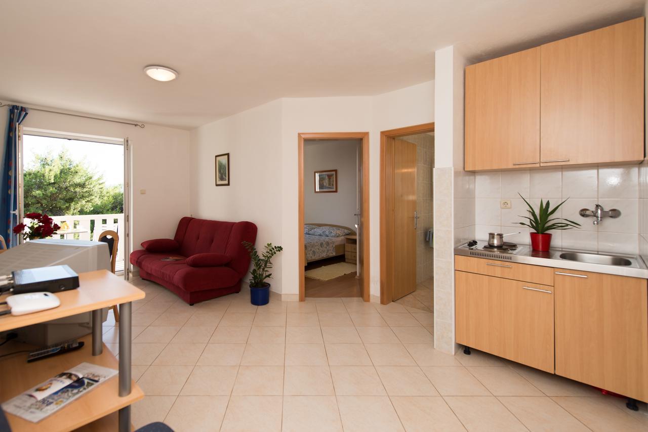 Sun House Apartments Бол Экстерьер фото